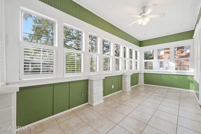 Building Photo - 1047 Cherry St