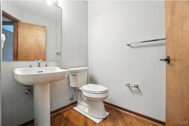 Building Photo - Luxury, Privacy, and Convenience All in One!