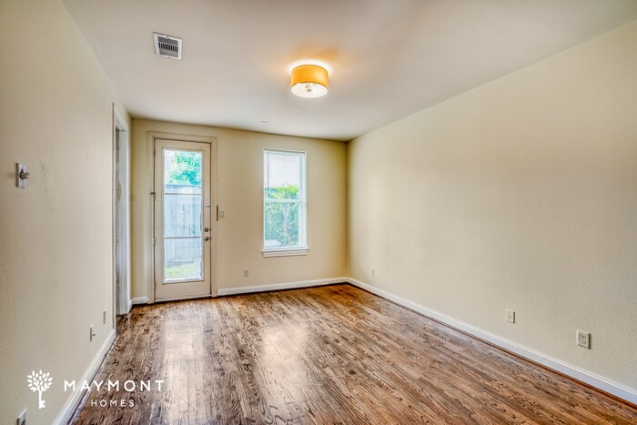 Building Photo - 2207 Hilshire Glen Ct