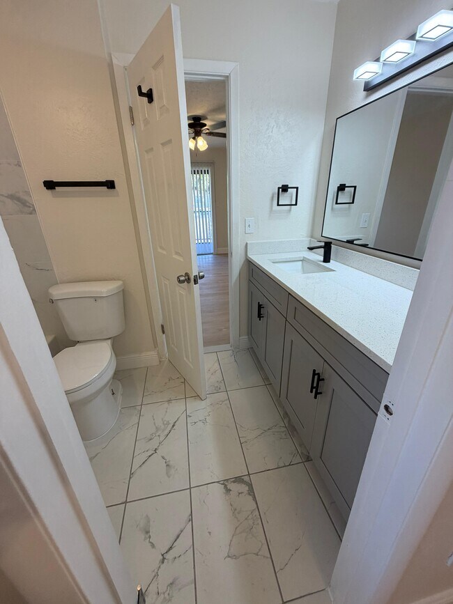 Building Photo - 4031 Norwich Rd