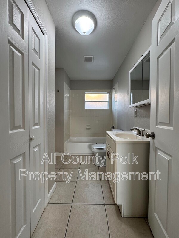 Building Photo - 1205 Ave F