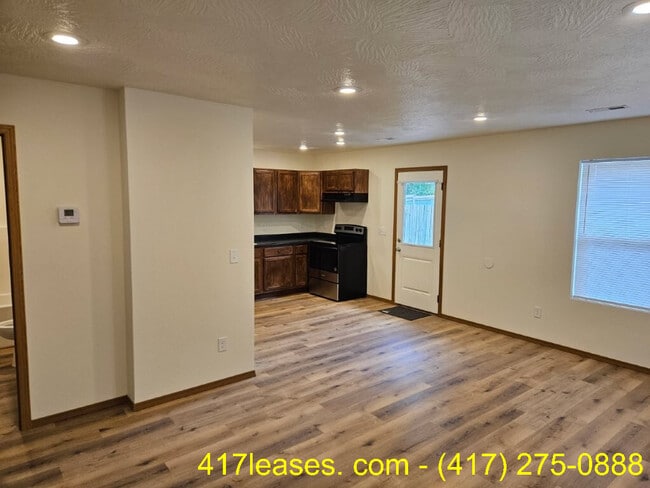 Building Photo - 2320 N Taylor Ave