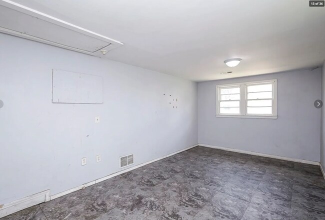 Building Photo - 2620 N Poplar St