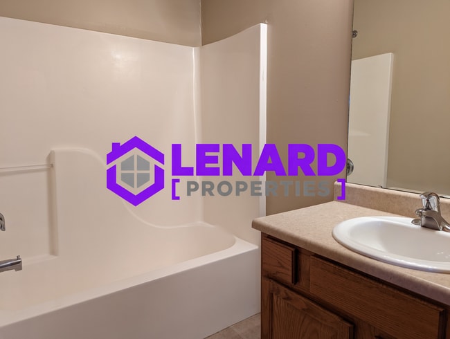 Building Photo - Spacious 3 Bedroom Home!