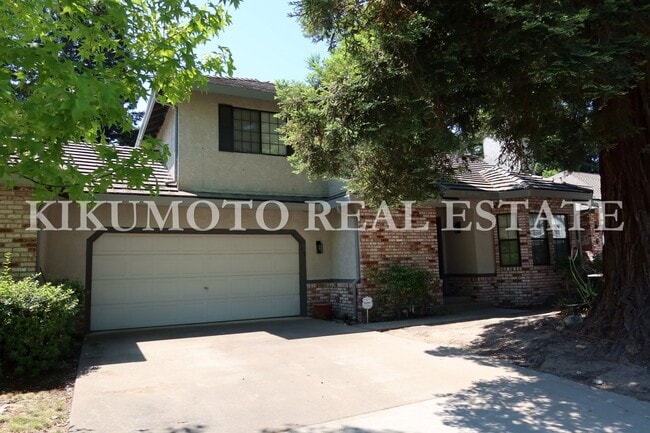 Primary Photo - 3 Bedrooms, 2 1/2 Baths Half-plex in the P...
