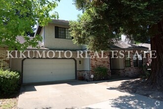 Building Photo - 3 Bedrooms, 2 1/2 Baths Half-plex in the P...