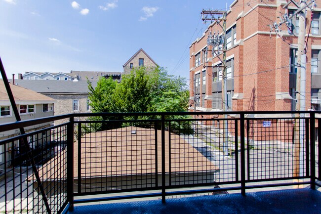 Building Photo - 1436 W Blackhawk St