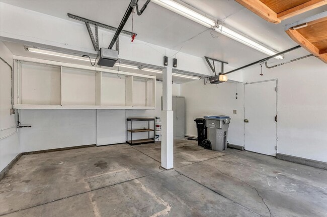 Building Photo - 3145 Shofner Pl