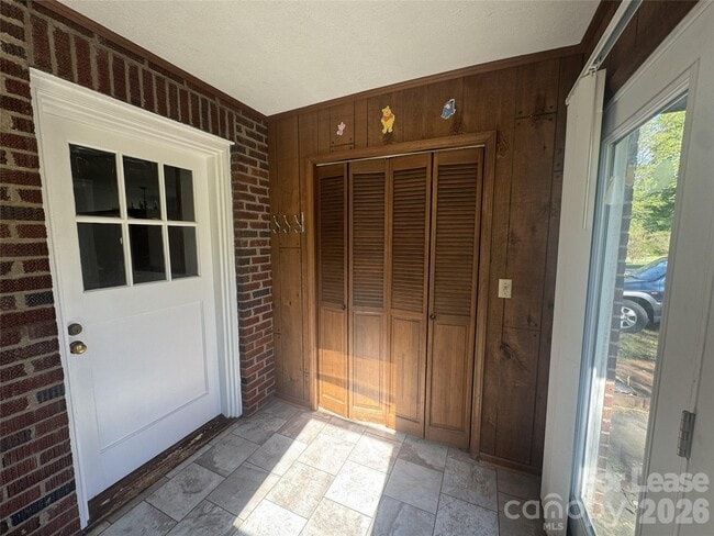 Building Photo - 1203 Hibriten Dr SE