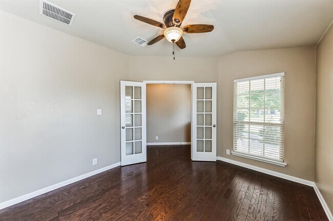 Building Photo - 2519 Nightshade Dr