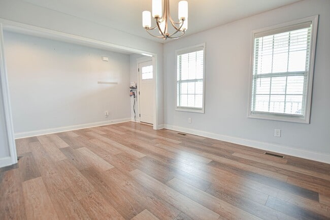 Building Photo - Pet Friendly Four Bedroom!