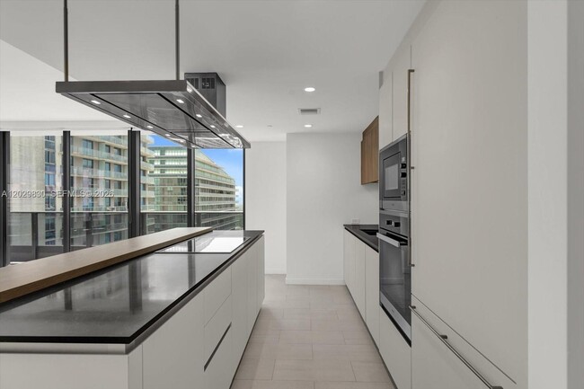 Building Photo - 1000 Brickell Plaza