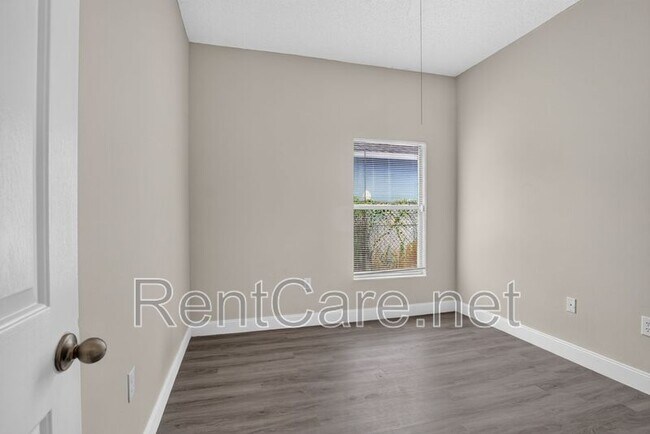 Building Photo - 121 Aurelia Ct