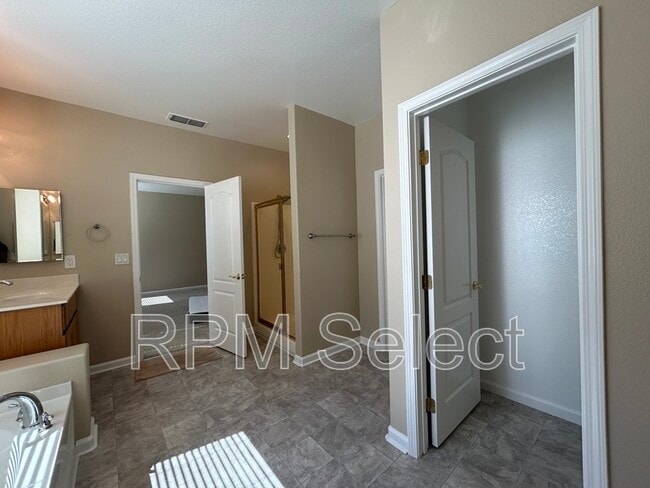 Building Photo - 2206 Ranch House Ct