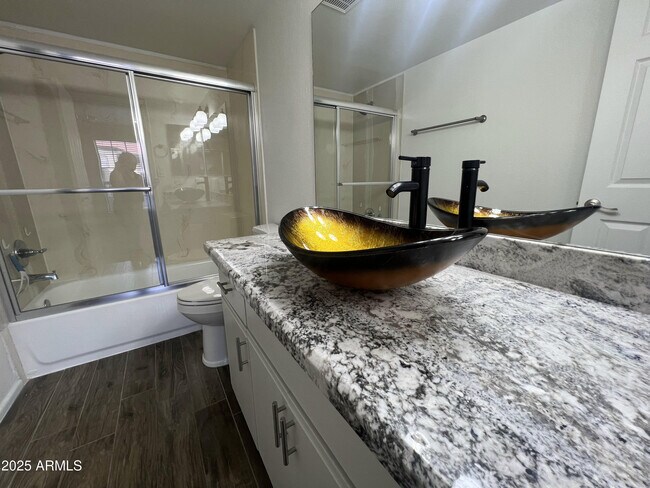 Building Photo - 1351 N Pleasant Dr