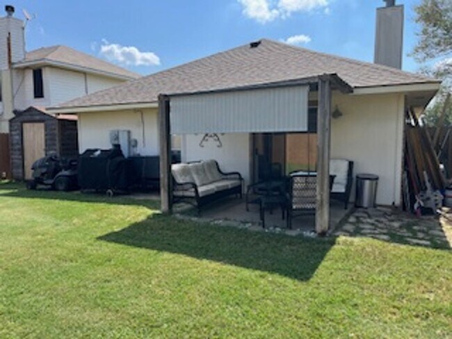 Building Photo - College Station - 3 bedroom / 2 bath / Gar...