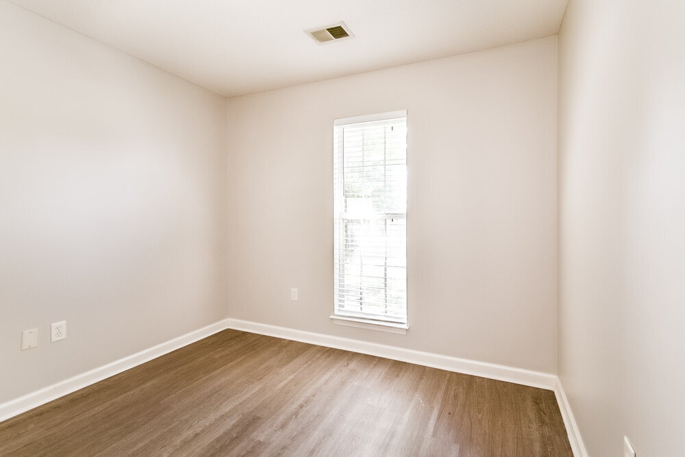 Building Photo - 7845 Sarah Ann Dr S