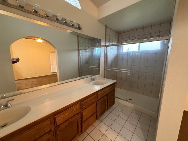 Building Photo - 9256 Colonsay Way