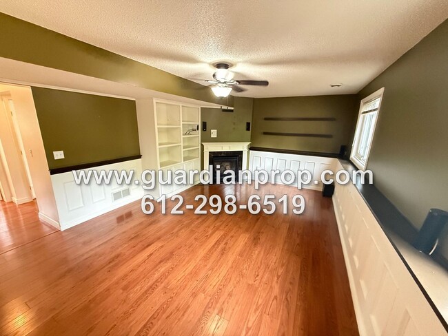 Building Photo - Maplewood House Available Now, Open Floor ...