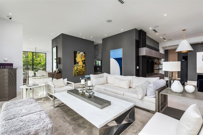 Building Photo - 4675 NE 2nd Ave