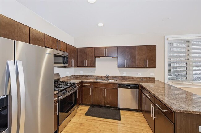 Building Photo - 2425 W Arthington St