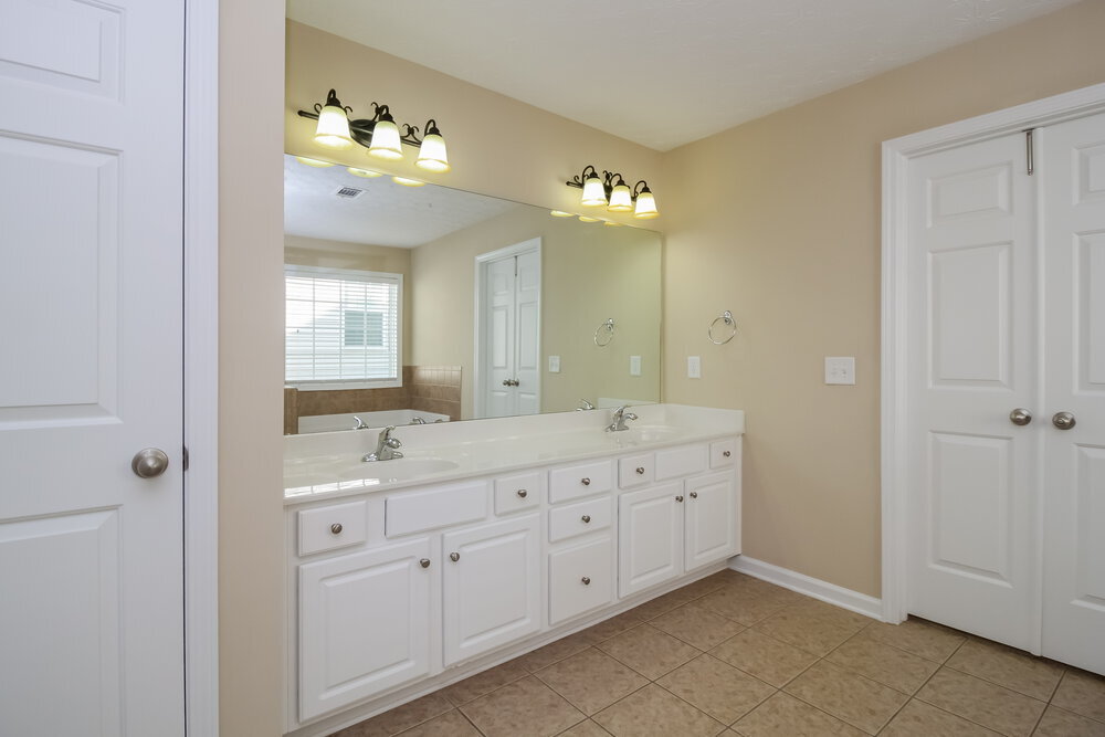 Building Photo - 111 Village Dr