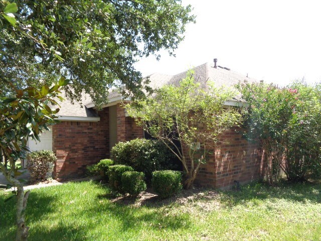 Building Photo - 32510 Decker Oaks Dr