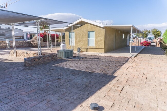 Building Photo - Cozy & Bright Manufactured Home in Fortuna...