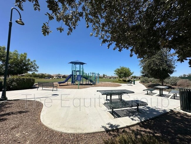 Building Photo - 2279 Elizabeth Dr