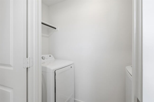 Building Photo - 3040 Campeiro Ave