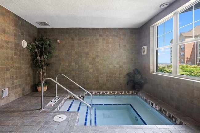 Building Photo - 4130 S Lake Dr