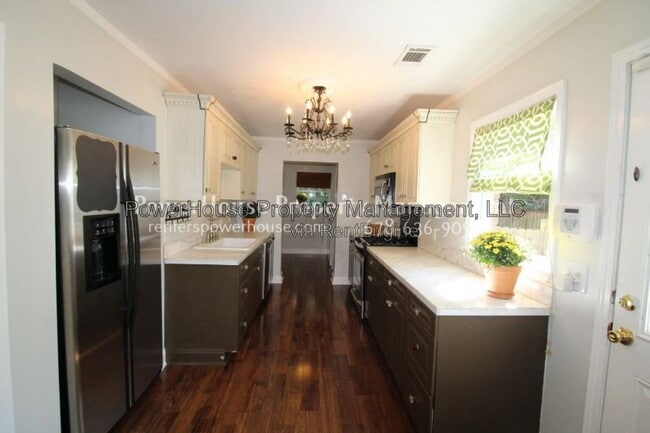 Building Photo - 4017 Doral Dr