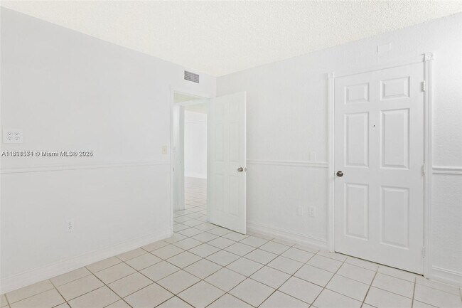 Building Photo - 1300 W 47th Pl