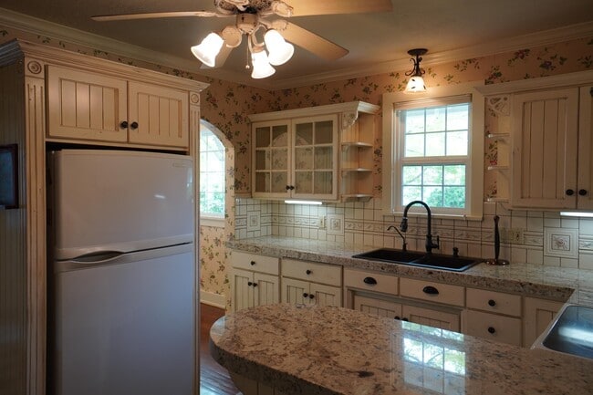 Building Photo - 2721 W Cassia St