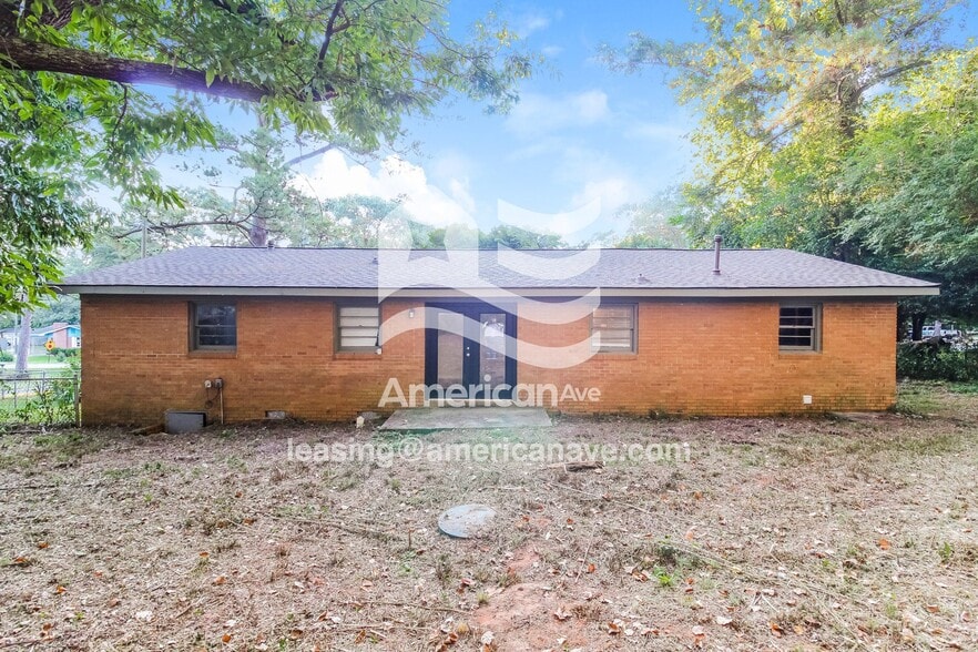 Building Photo - 215 Knodishall Dr