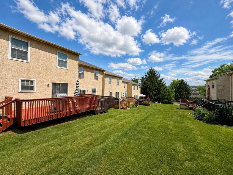 Building Photo - 618 Coates Ln