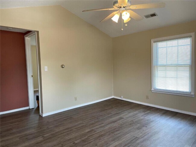 Building Photo - 457 E Vandalia St