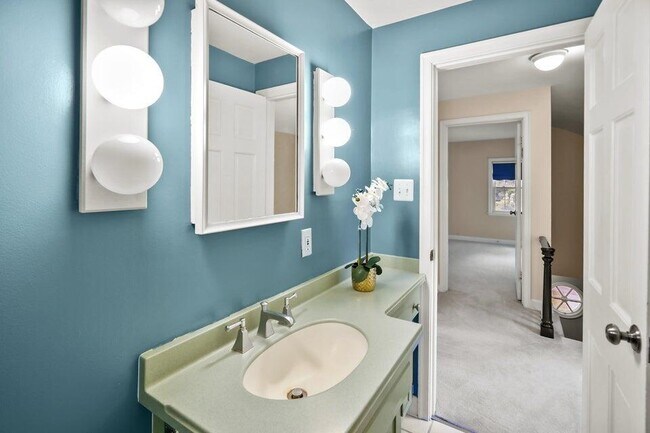 Building Photo - 5160 N Kent Ave