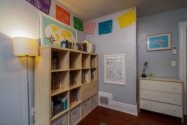 Building Photo - R0441