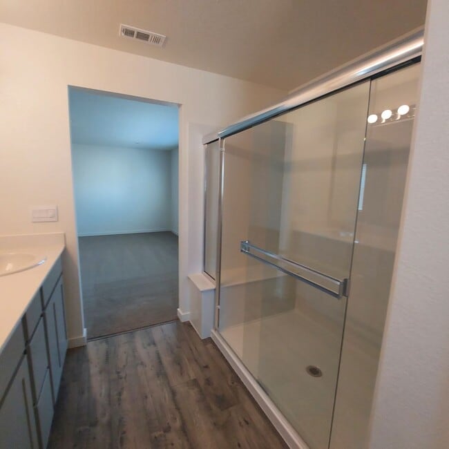 Building Photo - Newer 4 Bedroom, 2.5 bath home in West Roseville/DR Horton Built!