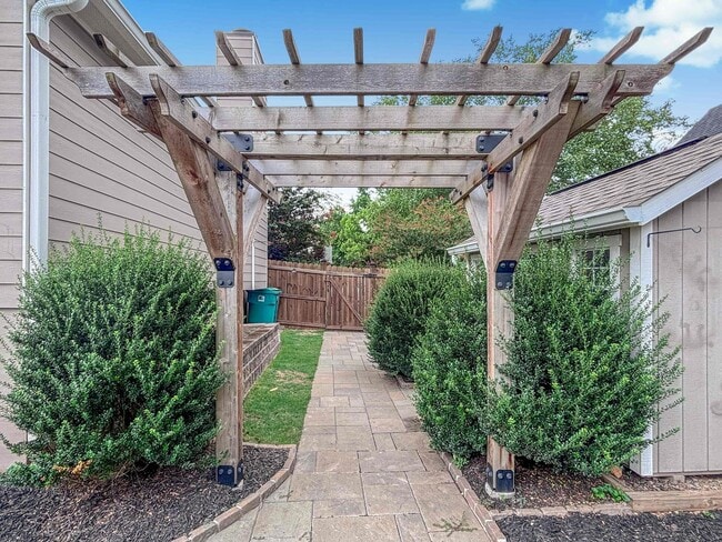 Building Photo - 3029 Vineyard Way