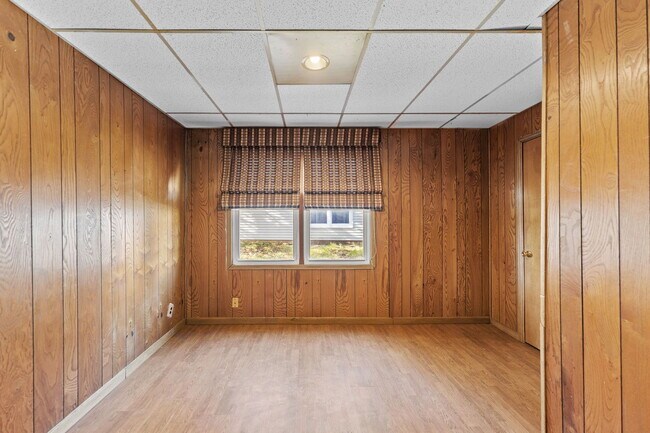 Building Photo - 62 E Fox Hill Dr