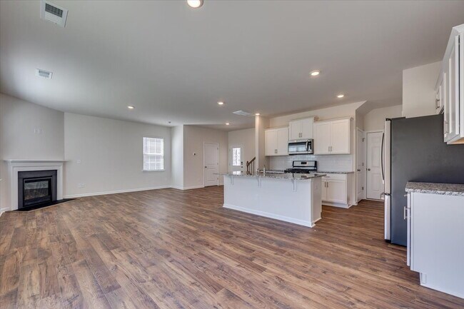 Building Photo - 587 King Clover Ln