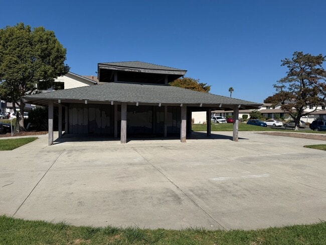 Building Photo - Newly Remodeled 3 Bedroom, 2 Bath Condo wi...