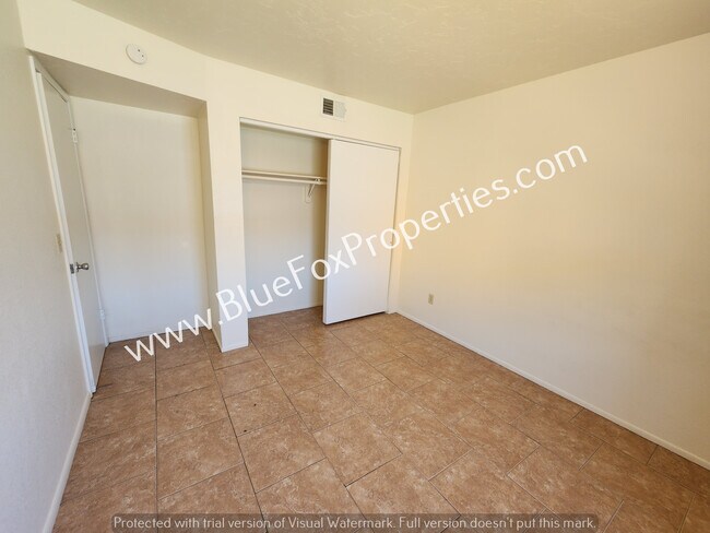 Building Photo - 1810 E Blacklidge Dr