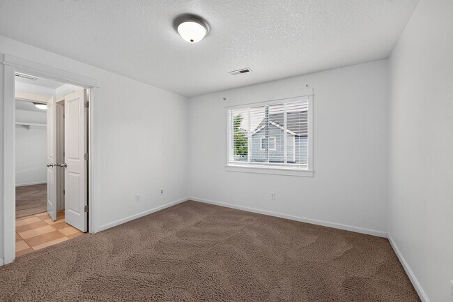 Building Photo - 1756 SE Gerhard Dr
