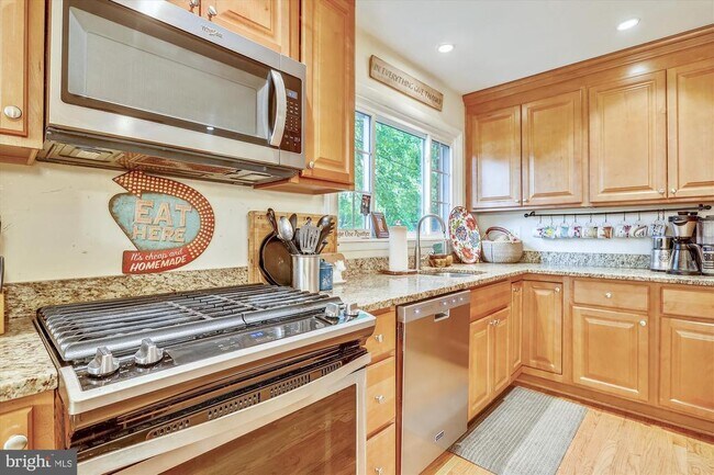 Building Photo - 1048 Dalebrook Dr