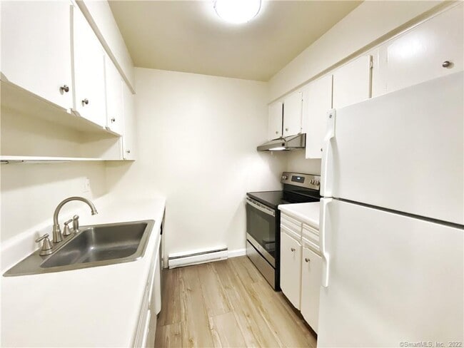 Building Photo - 37 Ferris Ave