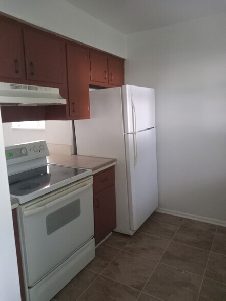Building Photo - 1649 Greencrest Ave