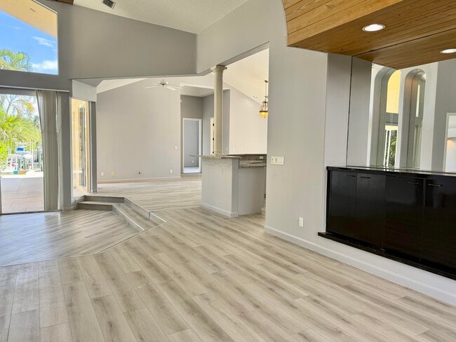 Building Photo - 400 Corsair Dr